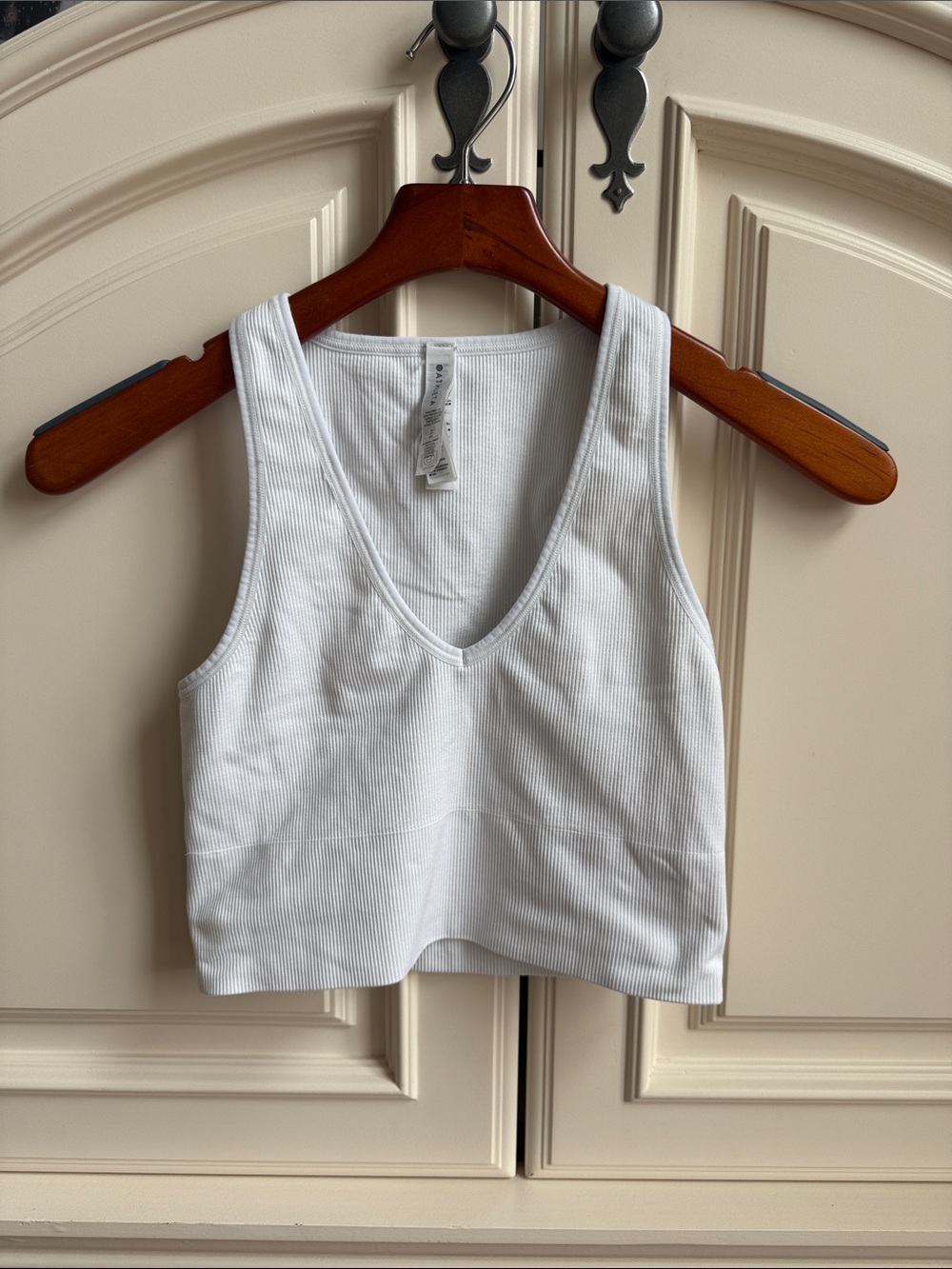 White Ribbed V-Neck Crop Tank Top - Women